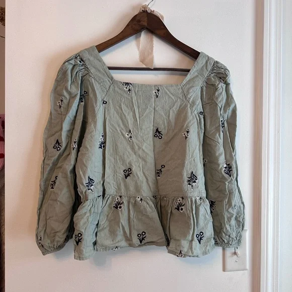 Cottage Core Floral Embroidered Women's Top - Picture 4 of 4